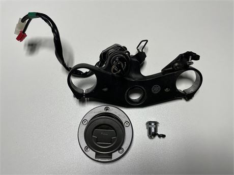 2006 - 16 Yamaha R6 Top Triple Ignition and Lock Set