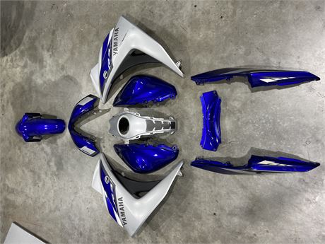 2015 - 2016 Yamaha R3 Blue and Silver Fairings